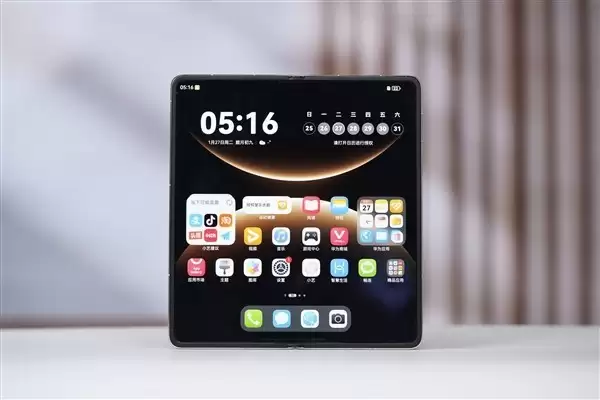 华为发布Mate X7双折叠旗舰:云锦工艺+卫星通信,起售价12999元