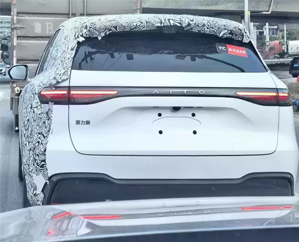 鸿蒙智行2026年大杀器!黑武士版问界M6实车曝光