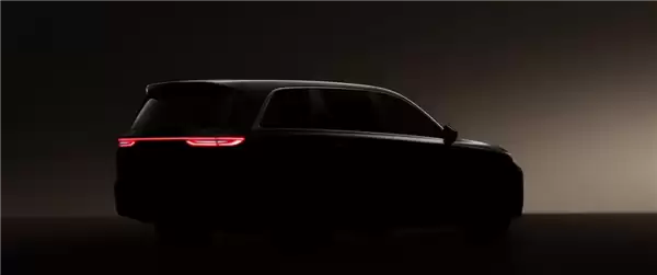 魏牌全新旗舰SUV预告图发布！馈电4.7秒破百 纯电续航400公里+