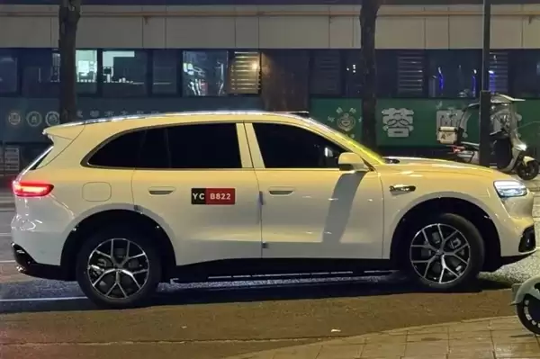 鸿蒙智行2026年大杀器!黑武士版问界M6实车曝光