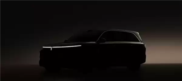 魏牌全新旗舰SUV预告图发布！馈电4.7秒破百 纯电续航400公里+