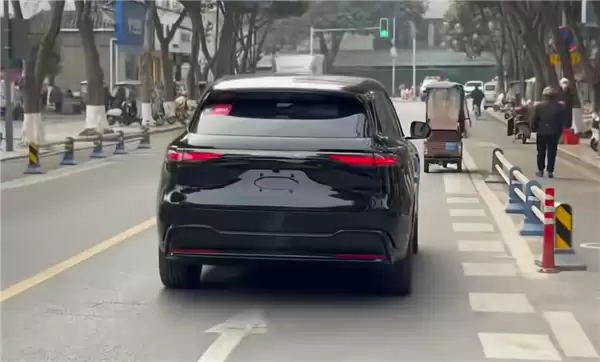 鸿蒙智行2026年大杀器!黑武士版问界M6实车曝光