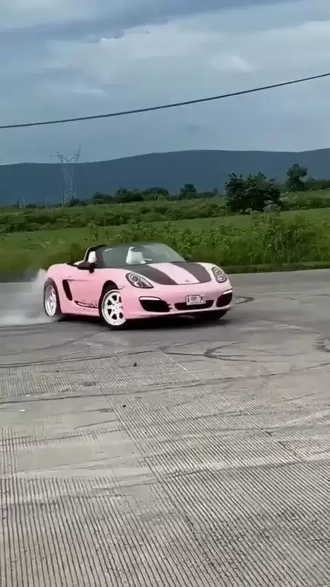 原地漂移关键在于重心转移与动力协同,非高功率依赖