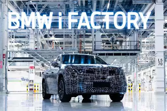 01宝马沈阳生产基地已启动新世代BMW iX3长轴距版的试生产