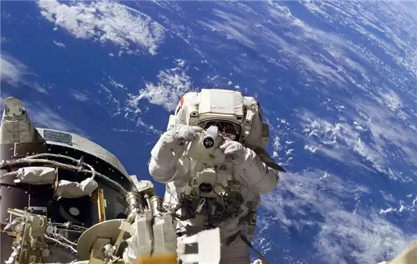 iPhone获批“上天”!将随NASA宇航员挑战史上最远载人深空任务