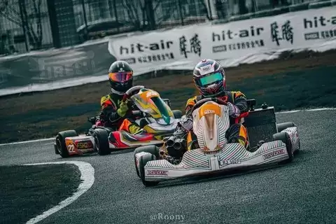 卡丁车入门装备避坑指南:头盔、鞋、手套与头套的实用选购建议