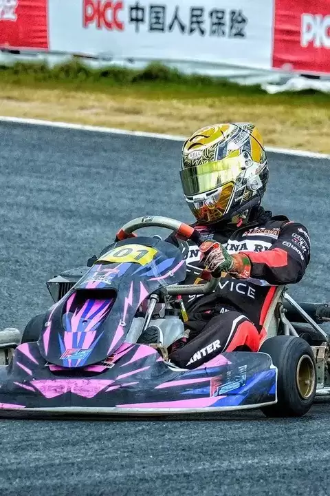 首战俱乐部杯积分赛,新秀车手逆袭夺第四并破个人最快圈速