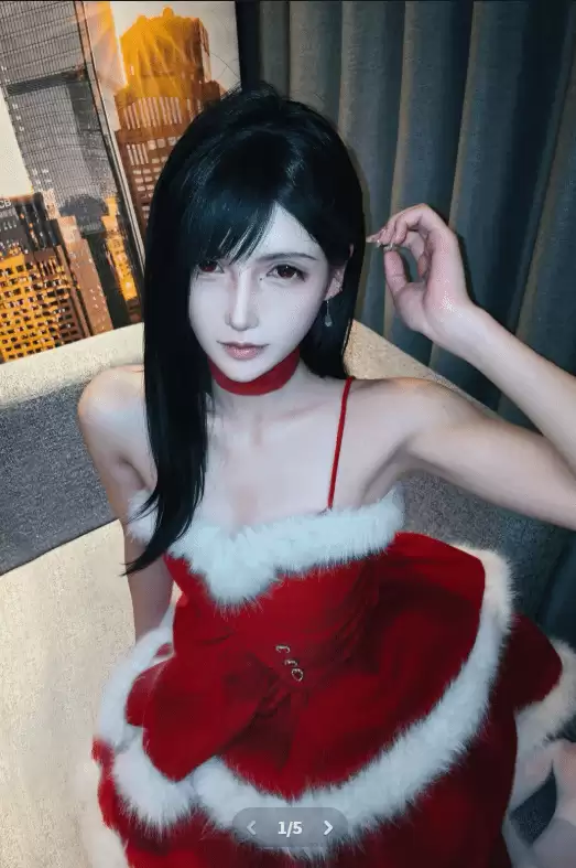 抖音达人佑真再演蒂法引爆关注，高还原COS展现艺术突破