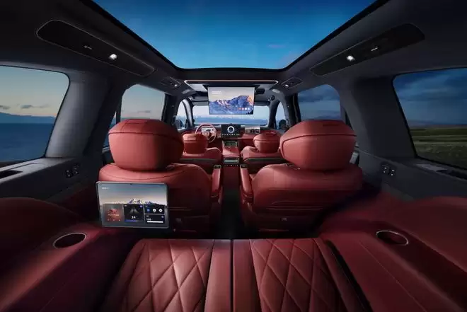 岚图泰山首次整车OTA 升级华为乾崑智驾ADS 4.1