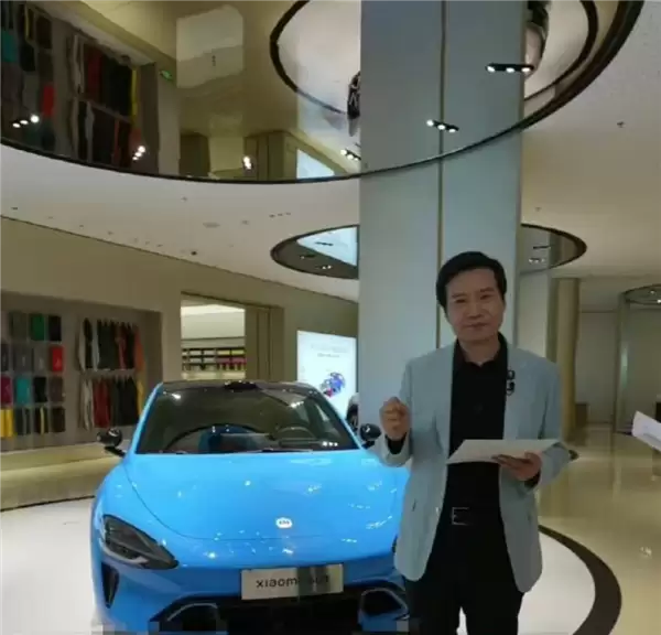 雷军：小米汽车工厂去年接待超13万人 工厂里有六七百台机器人