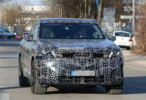 动力强悍！全新宝马X5 M60谍照曝光：搭载4.4T V8引擎+48V轻混