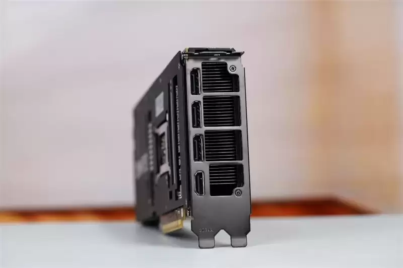 4张96GB显存暴力输出!英特尔锐炫Pro B60和长城世恒X-AIGC工作站评测:可满足千人同时在线聊天