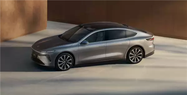 李斌:蔚来今年再建1000座换电站 充电比加油更方便成为现实