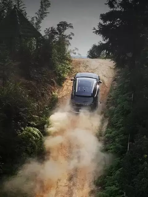 越野长途续航升级方案：副油箱与便携油桶的安全选择与实用指南