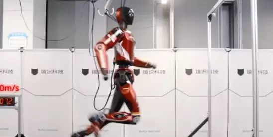 人形机器人行业迎里程碑时刻，微美全息“具身智能机器人”引领AI技术引擎！