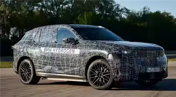 动力强悍！全新宝马X5 M60谍照曝光：搭载4.4T V8引擎+48V轻混