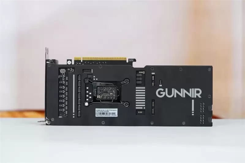 4张96GB显存暴力输出!英特尔锐炫Pro B60和长城世恒X-AIGC工作站评测:可满足千人同时在线聊天