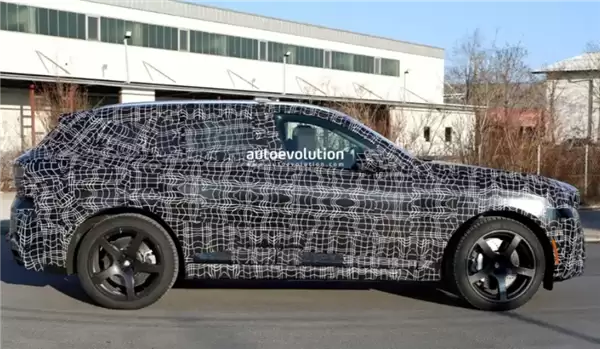 动力强悍！全新宝马X5 M60谍照曝光：搭载4.4T V8引擎+48V轻混