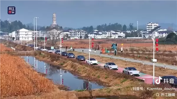 386辆小米汽车跨省集结！四川米粉婚礼太硬核 卢伟冰点赞真好