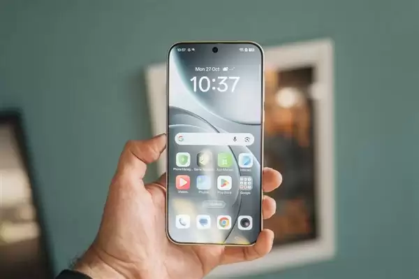 机圈望远镜来了 OPPO Find X9 Ultra工程机偷跑:支持10倍光变