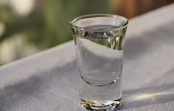 男子春节酒后身亡 好友没劝酒需要负责吗 法院判了