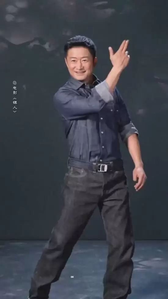 硬汉吴京豁出去了!跳起网红“刀马舞”反差感十足