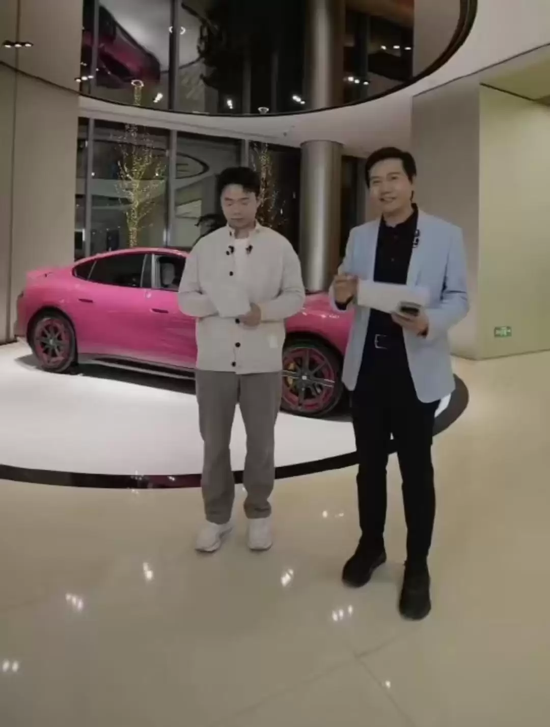 小米汽车春节彩蛋一览：与小爱对话掉落随机新春祝福、红绿灯“穿新装”等