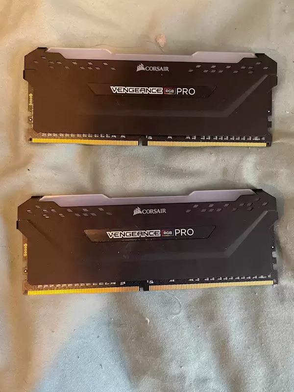 垃圾堆竟捡到完整PC,NAS!64GB DDR4内存就值5000