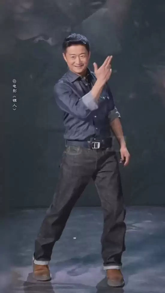 硬汉吴京豁出去了!跳起网红“刀马舞”反差感十足
