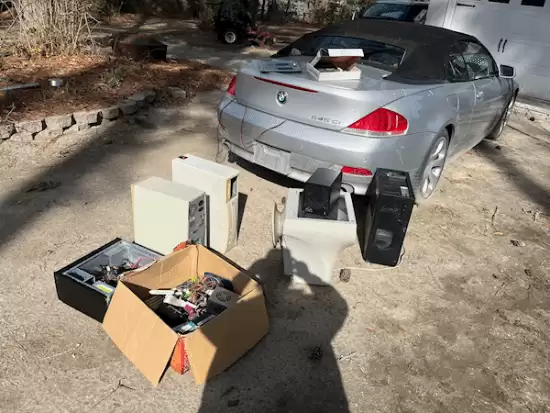 网友废品堆捡到完好的高端台式机，含i7-10代、64GB内存及全套外设