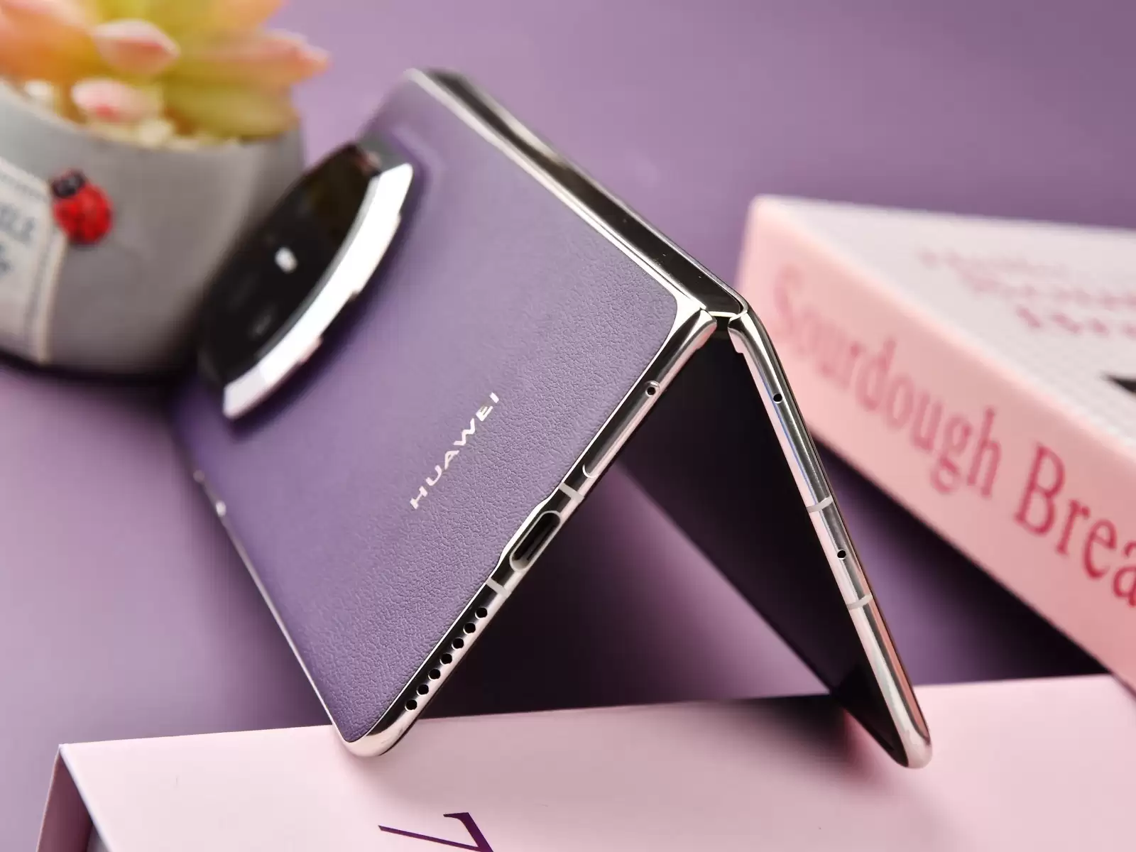 推荐一款搭载最新鸿蒙系统的折叠屏手机?