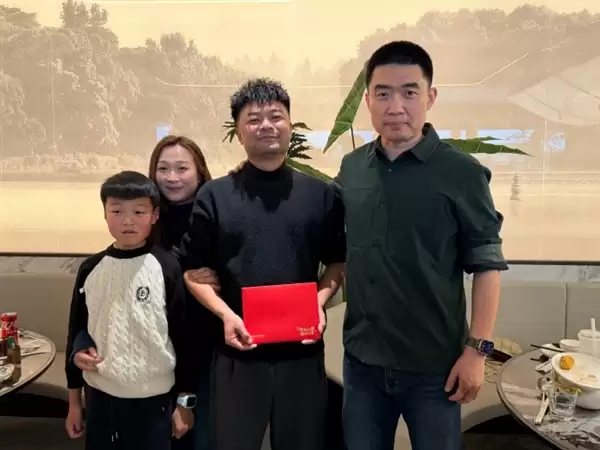 理想汽车CEO李想兑现邀约：奔赴浙江海盐 宴请救人理想车主吃饭