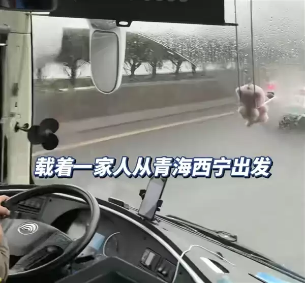 一家35口开大巴自驾游云南:AA制每人2000元 自备100斤米面做饭