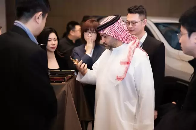 中东皇室背书与全球高端圈层认可，AURORA手机正式落子全球高端赛道