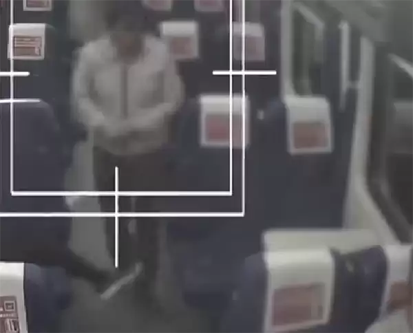 一觉睡醒8000元手机被偷!小偷将其藏在火车厕所垃圾桶