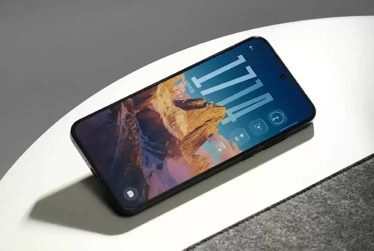 华为逆势上调2026年出货目标至7000万部,行业因内存涨价普遍承压