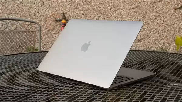 夏普出售液晶面板工厂的计划告吹:苹果MacBook/iPad屏幕供应面临中断风险