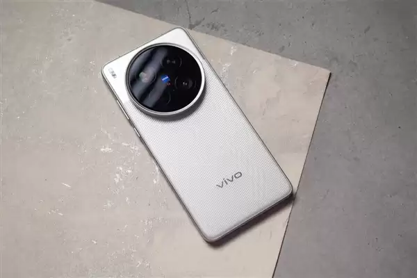 蓝厂首款Max旗舰来了！vivo X300 Max入网
