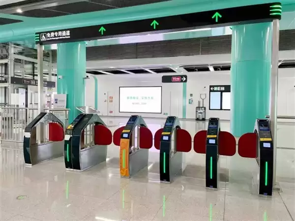 全国首个鸿蒙智慧车站试点落地深圳!支持星闪无感过闸技术