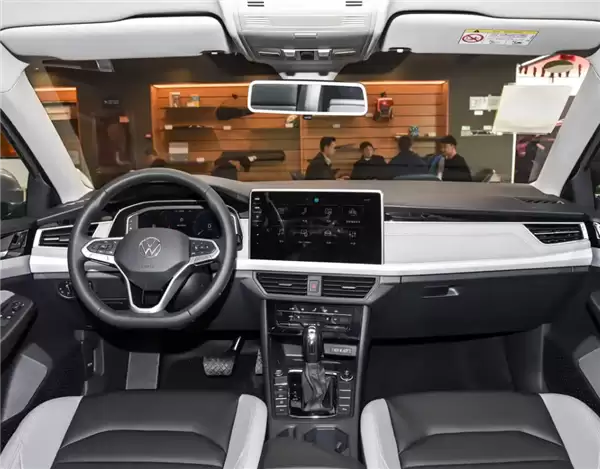 大众终于掀桌子了！2026款宝来狂降3万：8.29万起售无减配