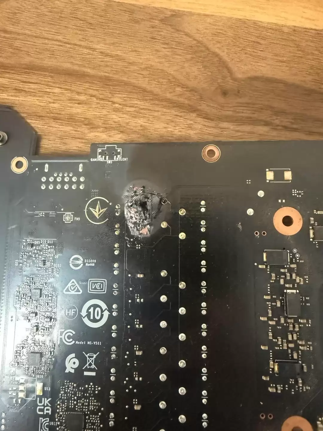 RTX 4080 Super显卡通电即起火,PCB烧穿现透光孔洞引质保争议
