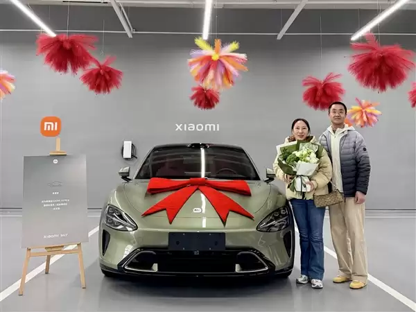 小米汽车宣布最后一台第一代SU7交付 车主是56岁老米粉