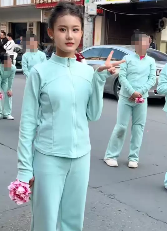 女孩神似古典美人走红 家长回应:没有炒作 学习成绩都是前几名