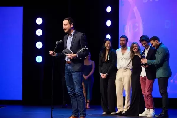 33号远征队横扫DICE四项大奖，巅峰守卫压轴争议引爆行业舆情风暴