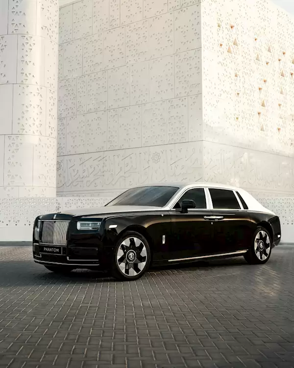 品牌史上首款激光雕刻发动机盖车型 劳斯莱斯幻影定制版亮相