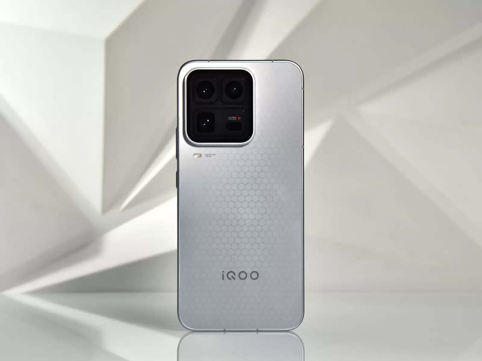 iQOO 15 Ultra值得买吗？