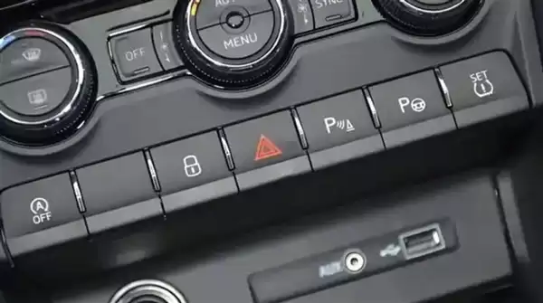 车内清一色大屏快看吐了!新国标拟增加汽车实体操纵件相关要求