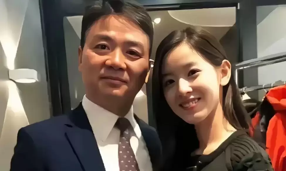 时隔8年!刘强东章泽天牵手亮相达沃斯,恩爱依旧