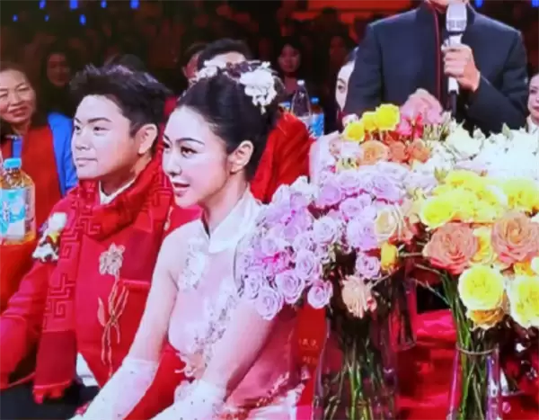 追觅全场景生态亮相春晚:CEO俞浩现身台下!一旁坐着薛凯琪