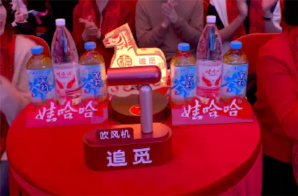 追觅全场景生态亮相春晚:CEO俞浩现身台下!一旁坐着薛凯琪